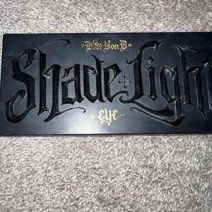 KVD shade and light palette